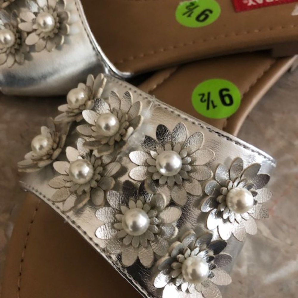 SILVER FLOWER WITH FAUX PEARLS SLIP ON SANDALS - Picture 3 of 4